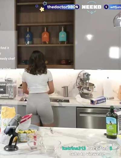 Neekolul’s ass (and thong outline) in yoga pants
