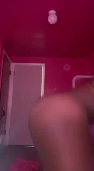 She so fire bruh 😍should post her CF’s shit ?