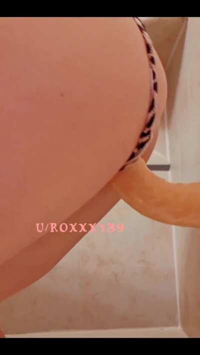 Hubby doesn't fuckk me enough so I have to do it myself... (f43)