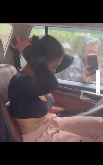 Aah media waalon ke full masti ghar jaake mast hilate hai ye log