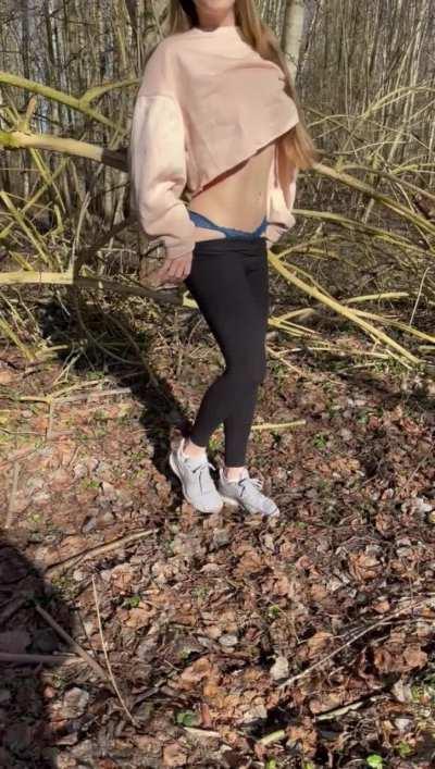 I want you to fuck me! Let’s not care about somebody seeing us 😈 [GIF]