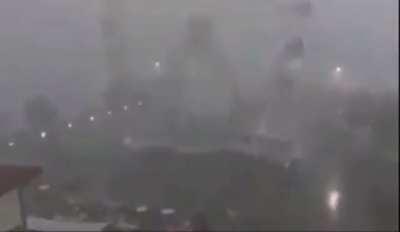 Ferris wheel in Piombino, Italy, as winds reach 170 km/h