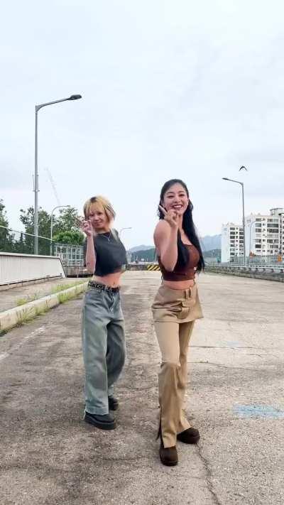 230819 TikTok Update - Jihyo's Killin Me Good Challenge with Chaeyoung