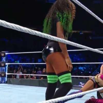 Naomi Black Latex Panties Turn Around