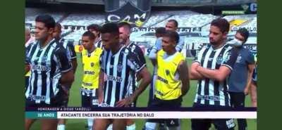 O excelente clima na homanagem de despedida do Tardelli, após a derrota do Galo pelo Fortaleza
