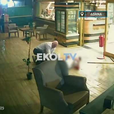 Adana'da Ş.Ş., akrabası A.K.'yı pompalı tüfekle bacağından vurup, 5 dakika boyunca darp etti.