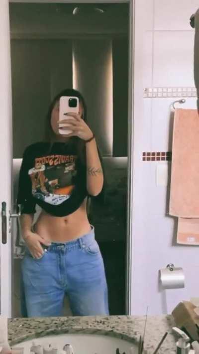 Gabi’s figure is so sexy 