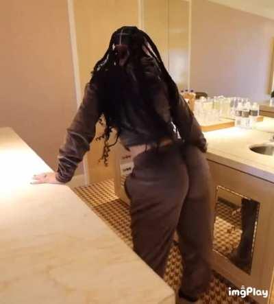 Just look at that thing clap 😋