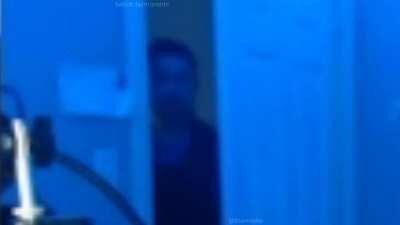 Disappointed Dad walks in on son dressed as Keqing