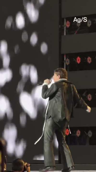 ¿De verdad hay gente que paga para ver este payaso?