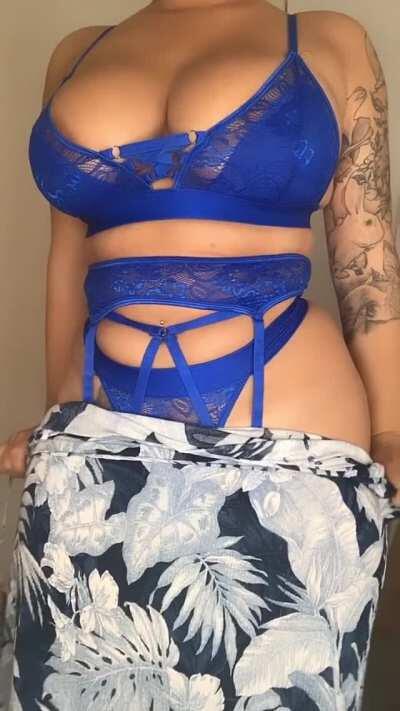 Can I be your favourite curvy British girl with a London accent?