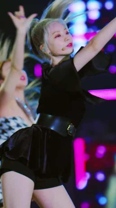 Dahyun - blonde, black shorts & top, fancy