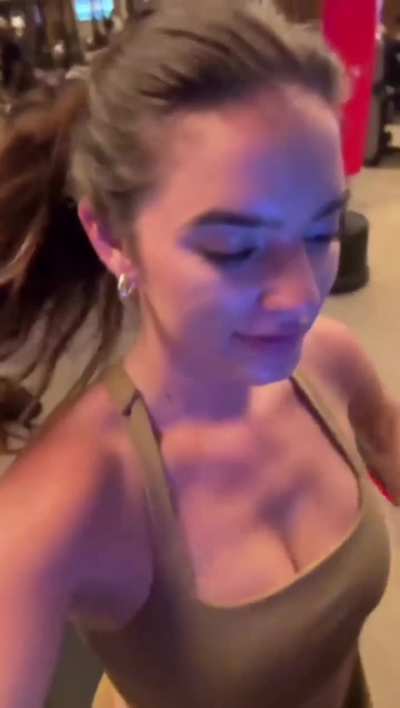 Natalie’s fat tits bouncing