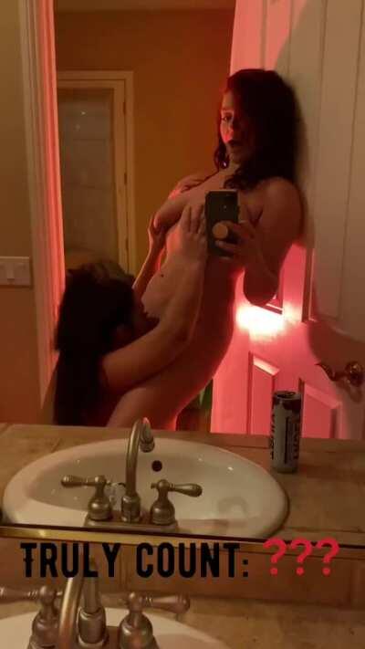 When girls drink together 😳👅