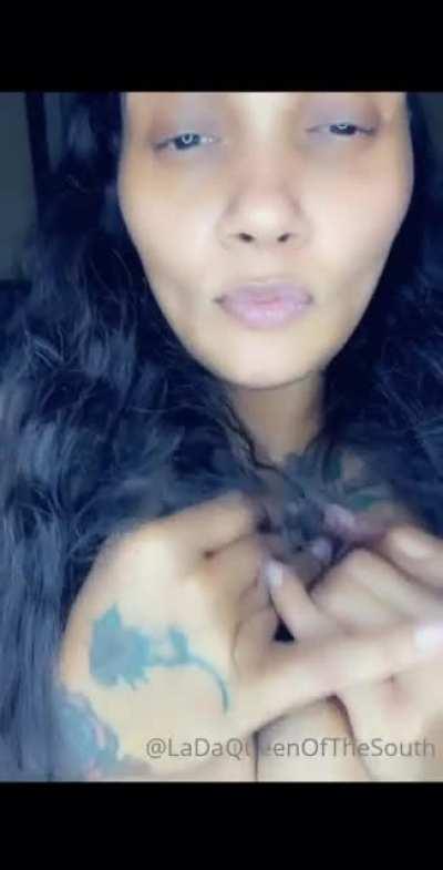 LaDaQueenOfTheSouth Titty Play 😋