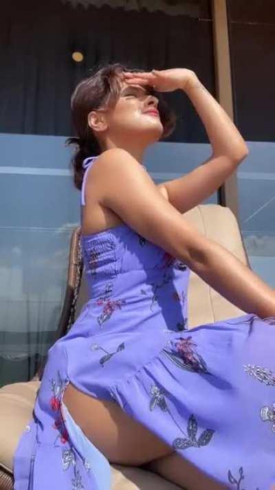 Only Avneet Kaur could have the audacity to show her bare ass and cleavage on the screen while keeping a straight face. Watch the video & comment your fantasies or whatever wishes you have on Avneet...!