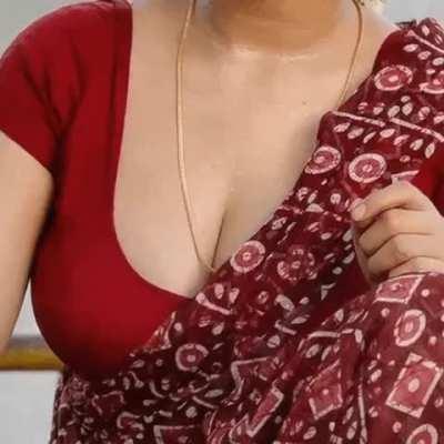 Ayesha Khan boobshow