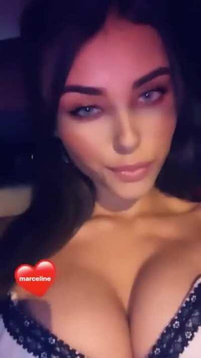 That push-up bra is doing wonders for Madison Beer