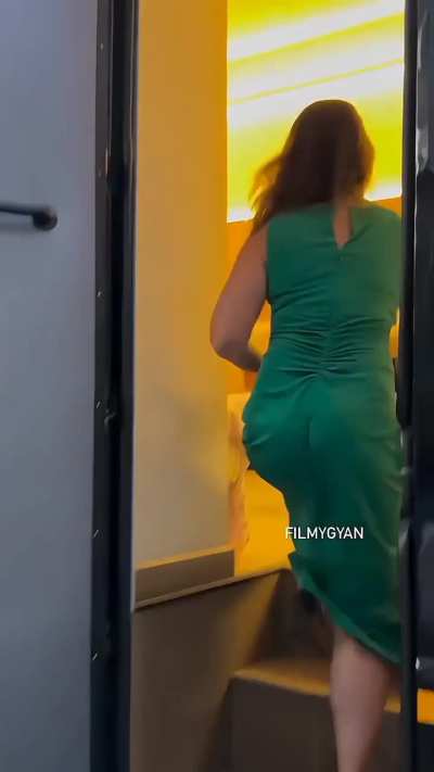 The a$$ jiggling is crazy! 🍑⚡🔥