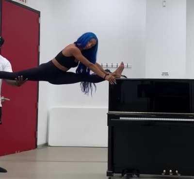 More from her piano splits stretching session from before
