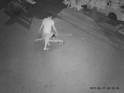 Stranger beats up a woman for no reason..