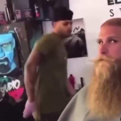 looking like the barbarian king from coc