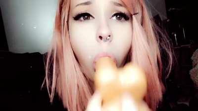 This is a repost but I want everyone who’s new here to see how easily I can take it in my throat 😇🥰 (sound on in the link)