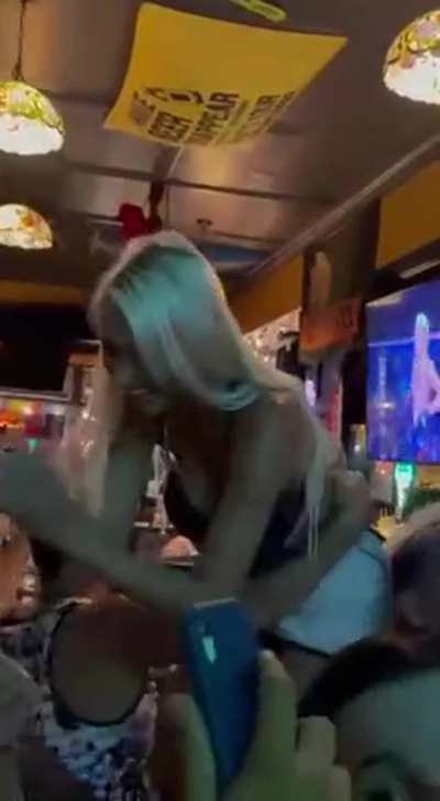 Big Titty flash at the Bar❣️