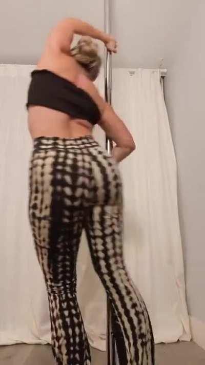 nerd mommy can wear flarepants;)