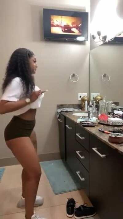 Shawty just be vibing, I like that