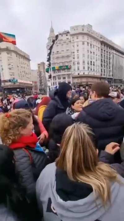 Echaron al marido de Pampita de una marcha del Polo Obrero por ser 