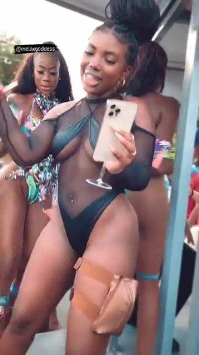 Melaxgodess (@melaxgodess)