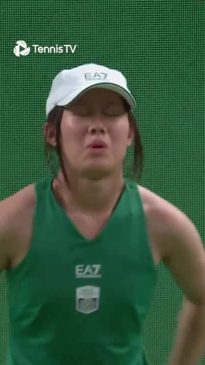 Jannik Sinner wholesome moment with ballgirl