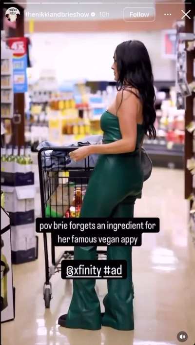 Nikki giving Brie a little motivation in the grocery store.