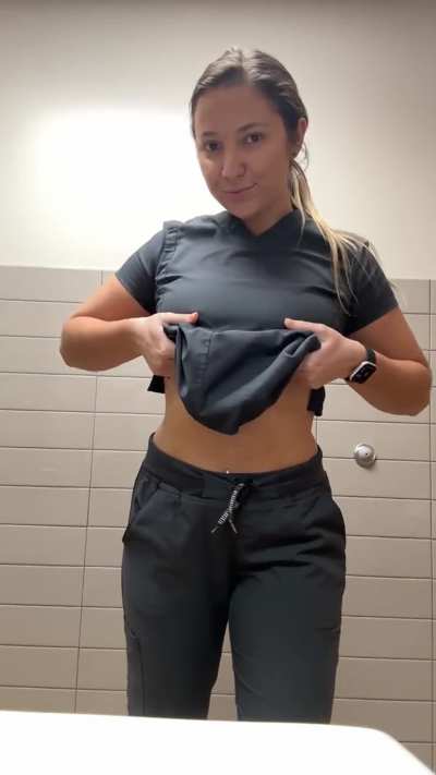 I love dropping my nurse tits at work 👩&zwj;⚕️🥵