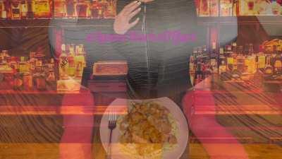 Would you like a sexy waitress to add some flavor to your food with some farts? 🍑💨🍝