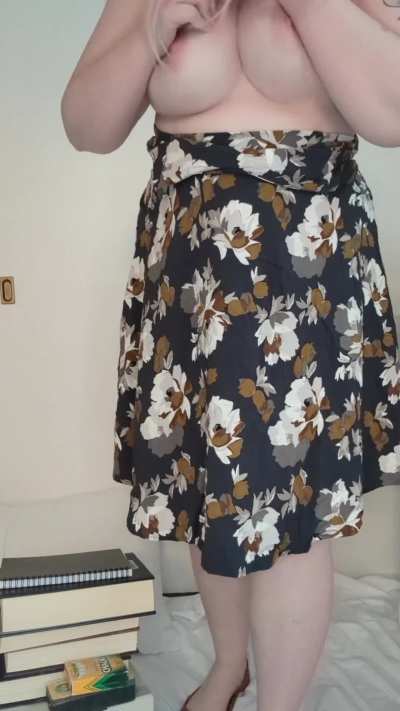 Married mom and teacher with a spicy page