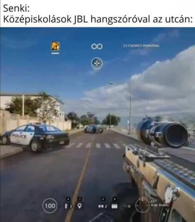 El az útból, megjöttek a menő fiúk