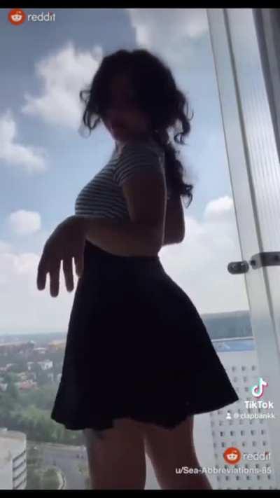 Comp of her claps😅