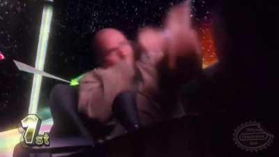 Jessie pasame el mando con forma de manubrio