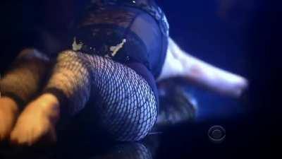 Jennifer Love Hewitt Pole Dancing