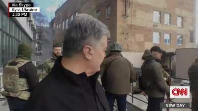 ex President Poroshenko showing off his arms to fight Russian troops on CNN