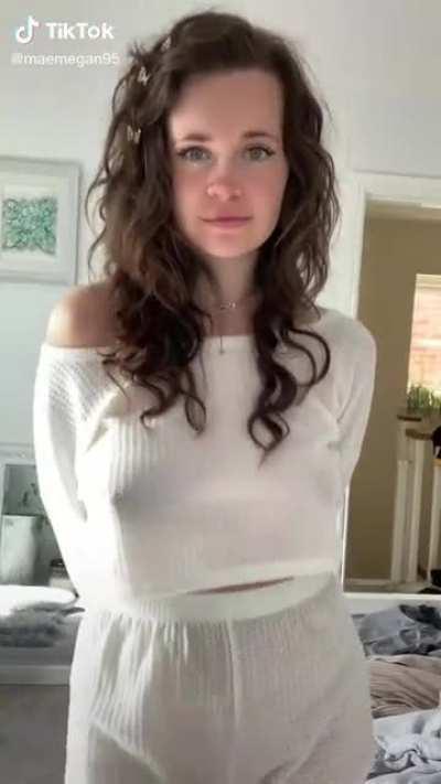 Dark Shadows 🤤 [@maemegan95]