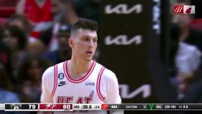 [Highlight] Oladipo sends it to Herro to take the Late 3rd quarter lead