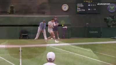 Insane tweener and pass from Sinner to win his service game