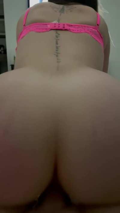 Just lay back and let mom do the work for a little while 😉💦