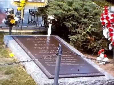 A young Elvis fan embraces her dear grandmother before setting out to Graceland.