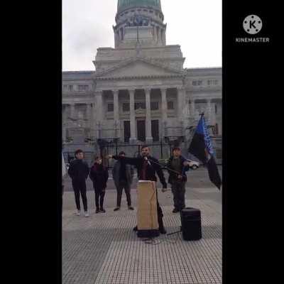 Mira Bat, ese es un loquito, parte II (como salio la reunion)