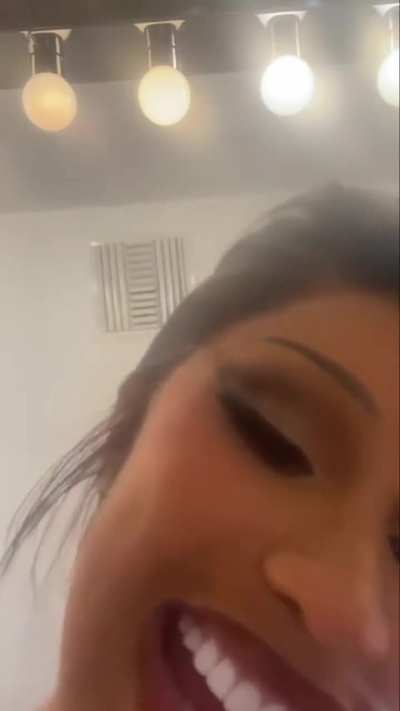 Whose tits would you rather suck on? Cardi🍑 vs. Nicki🍑