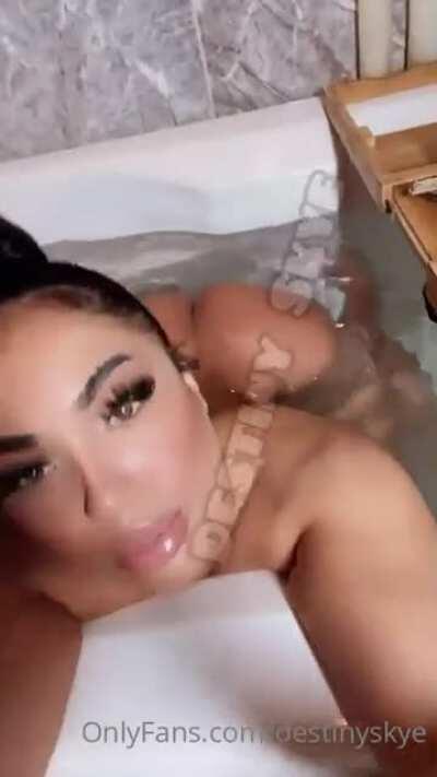 last lil clip fellas ya boy gots to go I got the fat bitch commin over tonight she finna fuck me good and bake me a peach cobler after we done fuckin I gots to go ✌